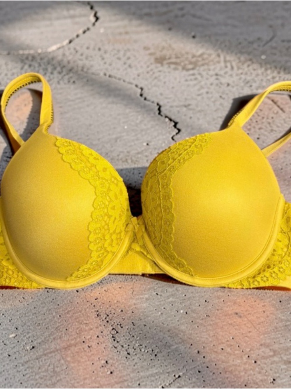Victoria's Secret Body By Victoria Perfect Shape Bright Yellow Lace Push-Up Bra
